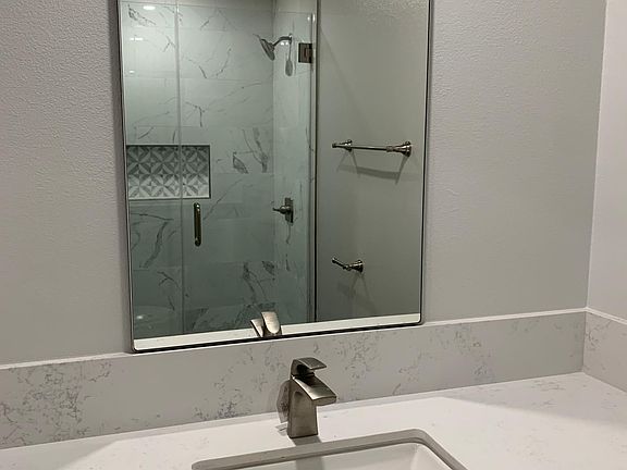 4th image of 2573 Bayshore Ave