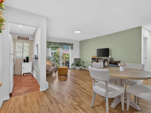 1 Toms Point Lane #17E, Port Washington, NY 11050