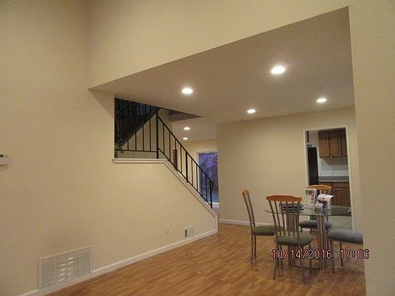4th image of 377 Linkhorne Ct