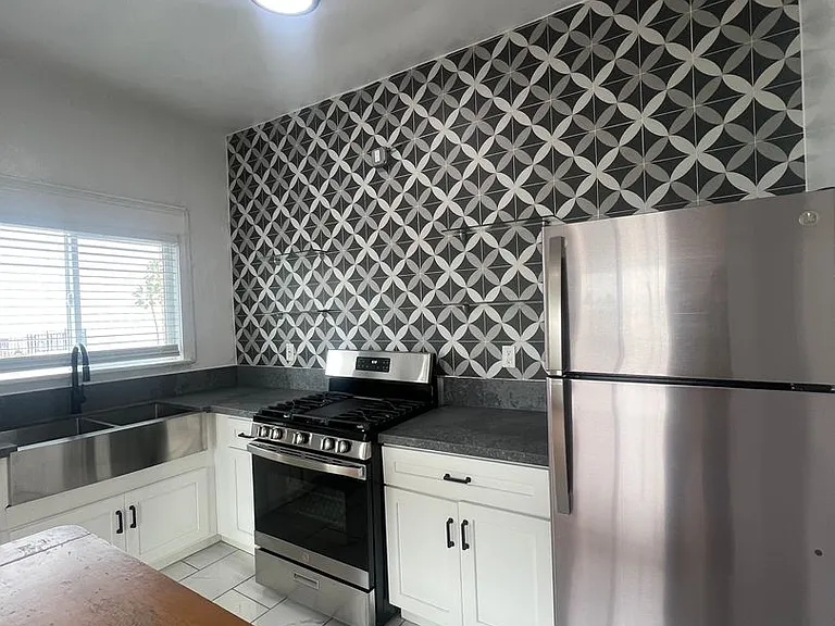 15 Paloma Ave — Photo 63