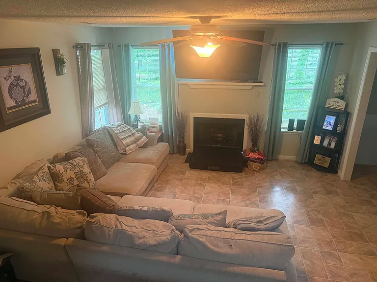 1112 Cotten Farm Dr — Photo 5