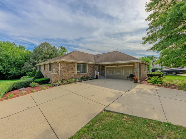 1801 Stonebridge Dr, New Lenox, IL 60451