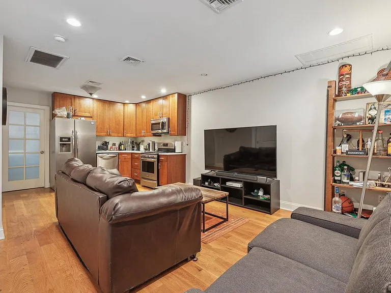 625 Bloomfield St #3 — Photo 2
