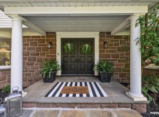 910 Huron Rd, Franklin Lakes, NJ 07417