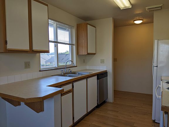 5th image of 220 Charwila Ln APT C