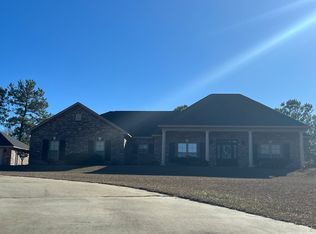 9 Julienne Ln, Ellisville, MS 39437