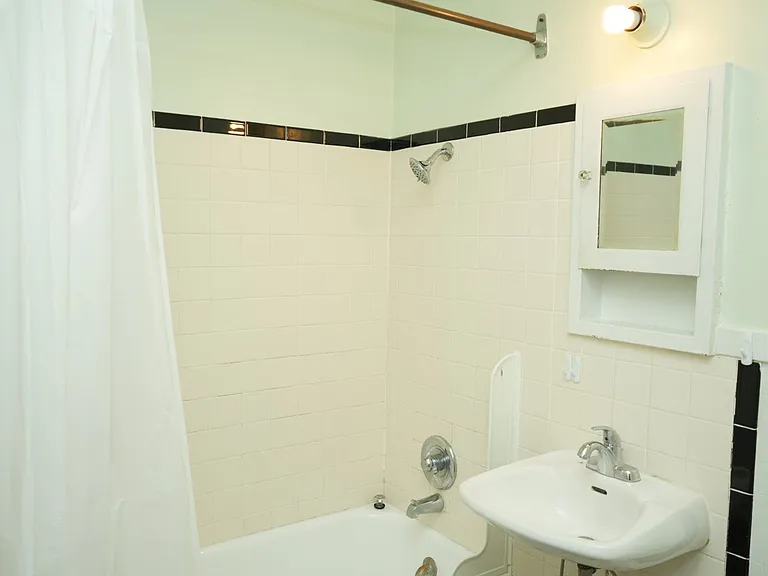 432 3rd St NE — Photo 24