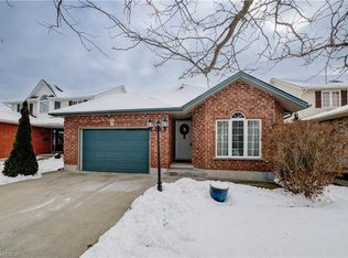 79 Country Club Dr, Cambridge, ON N1T1Z9