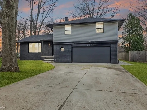 624 Welshire Dr, Bay Village, OH 44140
