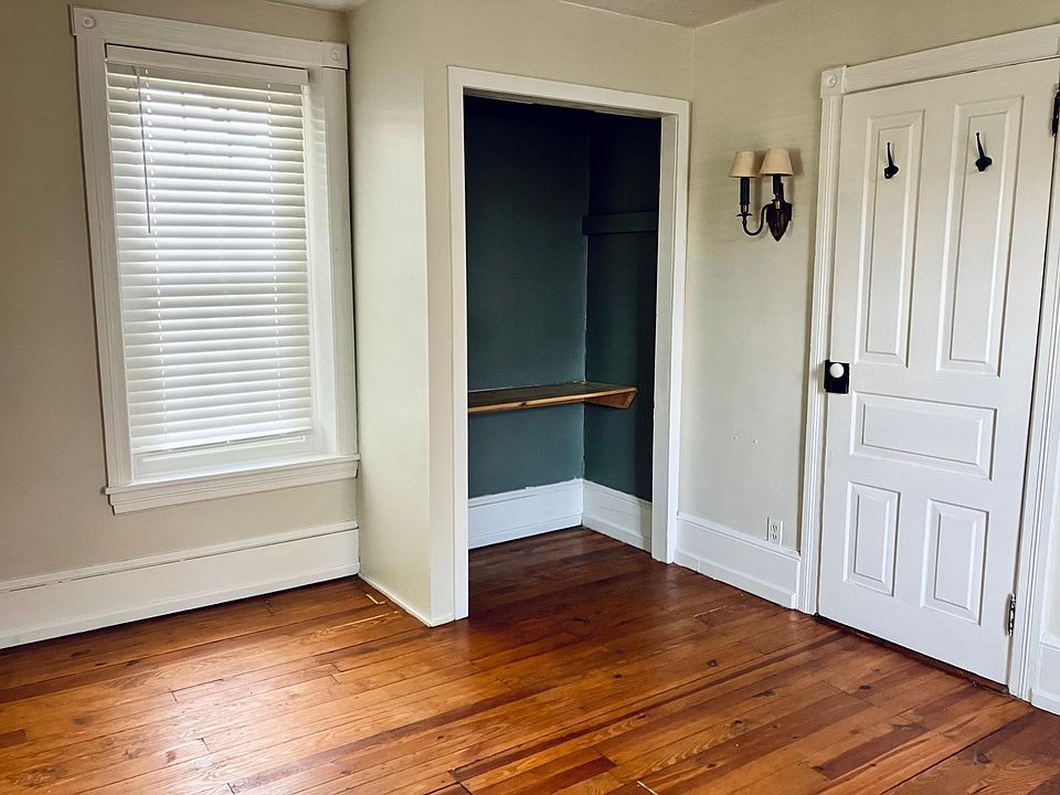 Bedroom with desk nook
