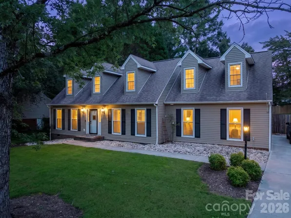 922 Plantation Dr, Lenoir, NC 28645