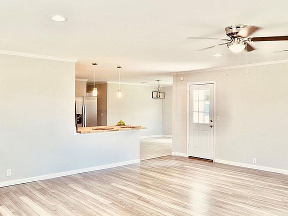 4th image of 200 W Emerald Dr