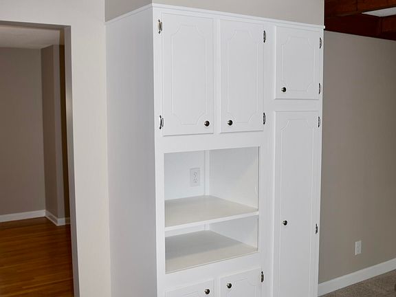 4th image of 1324 Clearpoint Dr
