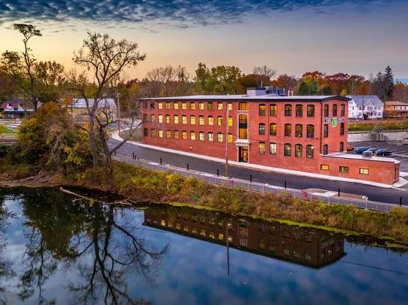 3 Ferry St Studio 2, Easthampton, MA 01027