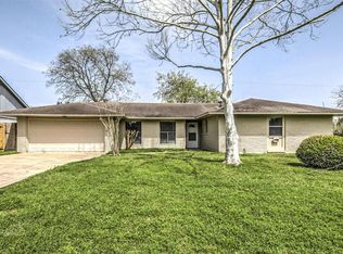 430 Bay Colony Dr, La Porte, TX 77571