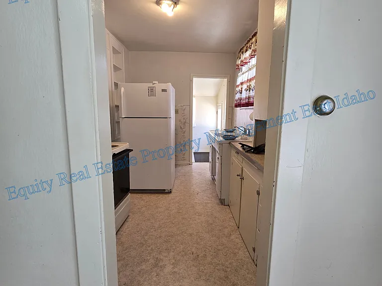 925 W Clark St #925 — Photo 16