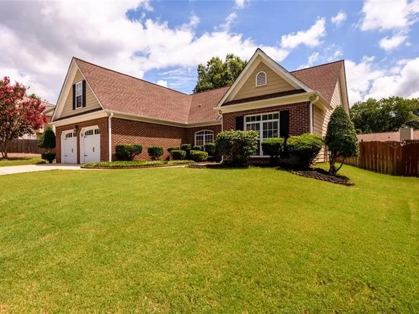900 Downyshire Dr, Lawrenceville, GA 30044