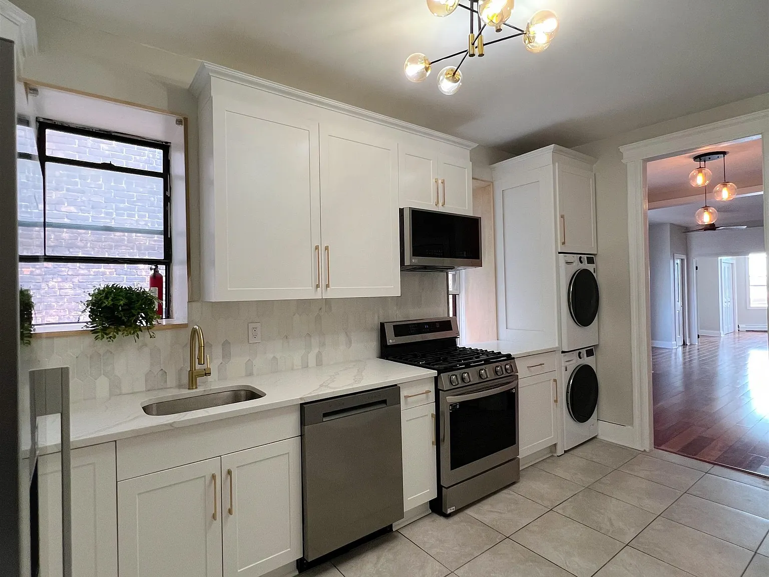 2 bed, 1.0 bath, 1308 sqft, $3,100 — Photo 1