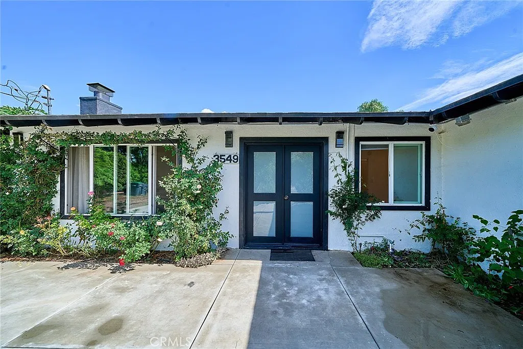 2 bed, 1296 sqft, $5,500 — Photo 1