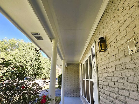 3rd image of 8248 Oxford Dr