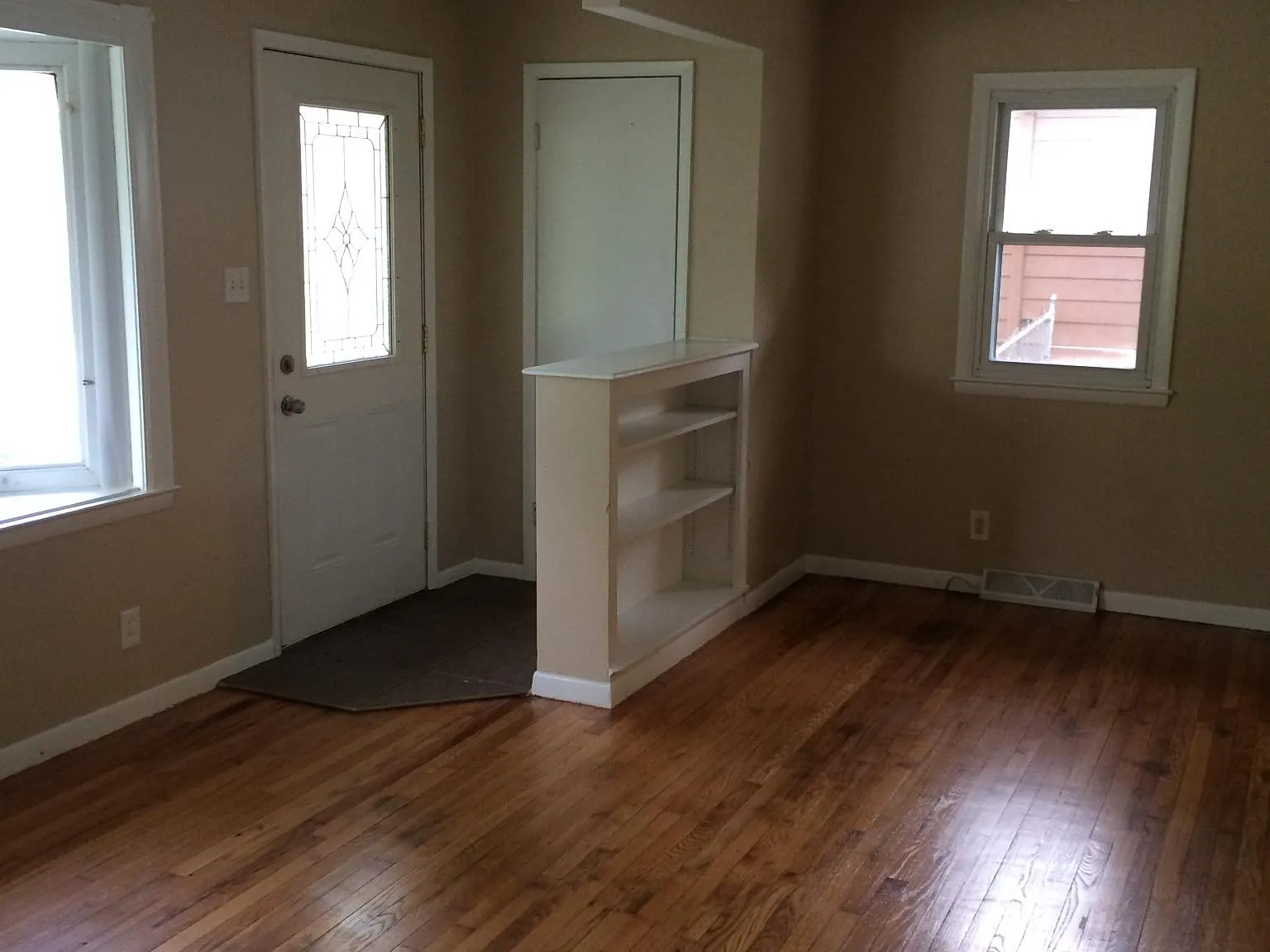 2338 SE 6th St — Photo 2
