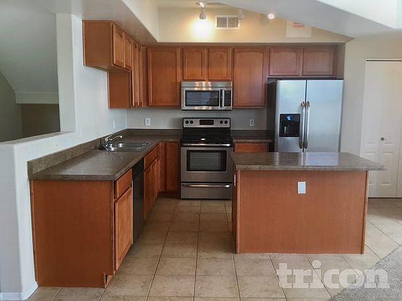 3rd image of 3250 W Greenway Rd Unit 109