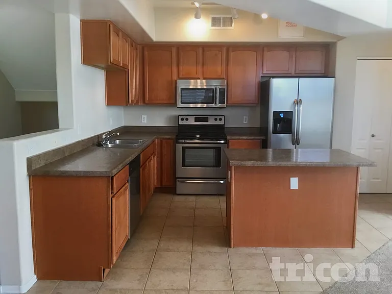 3250 W Greenway Rd #109 — Photo 3