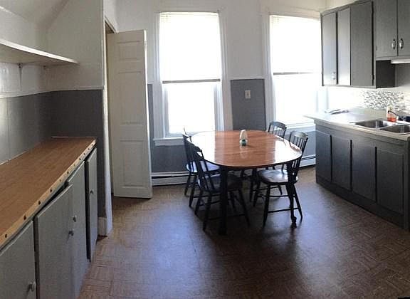 Kitchen (Table and all Appliances included)