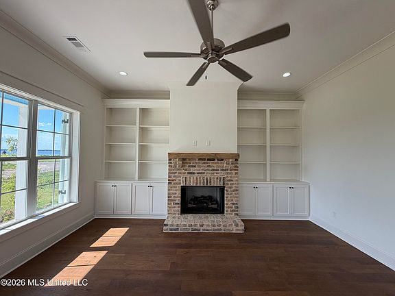 5th image of 1020 Crepe Myrtle Dr