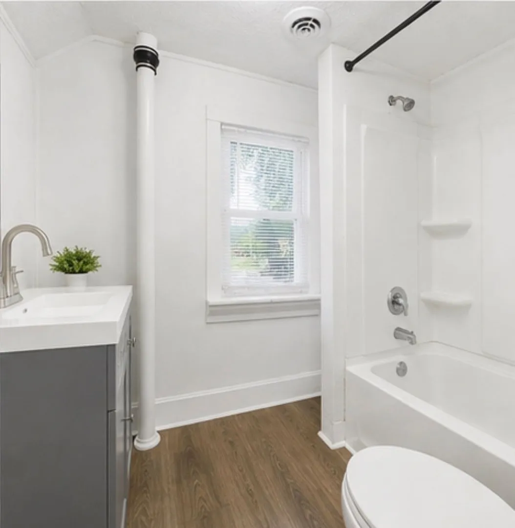 321 E Washington St — Photo 3