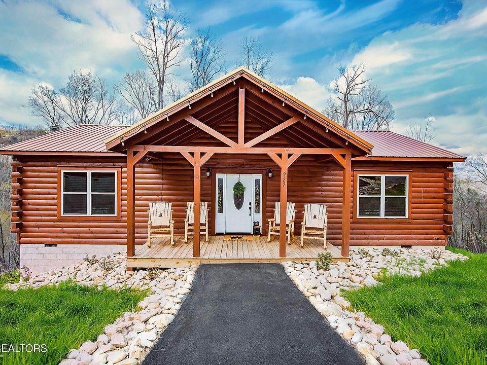 1st image of 927 Statham Way #2