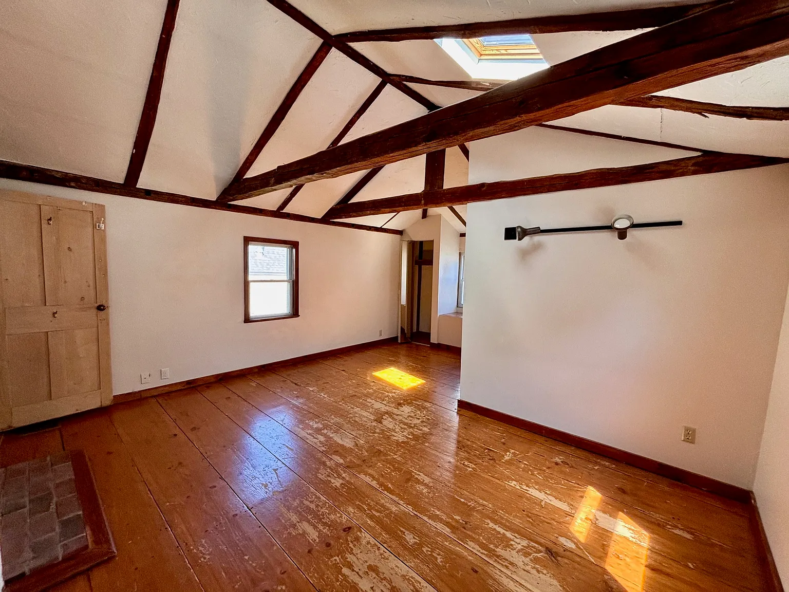 1 bed, 900 sqft, $1,995 — Photo 3