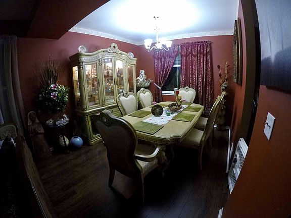 2nd image of 2922 Foxmoor Dr