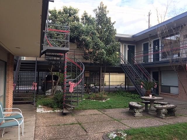 1st image of 936 Heights Blvd APT 17