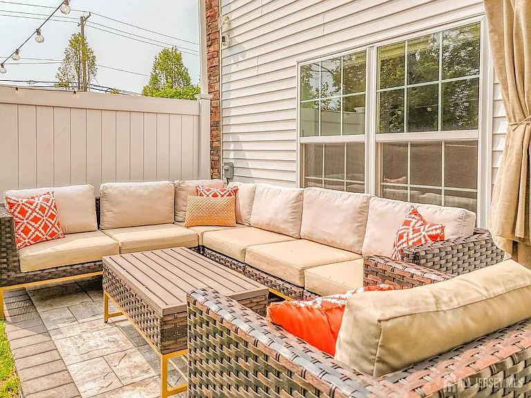 1529 Paxton Ln — Photo 23