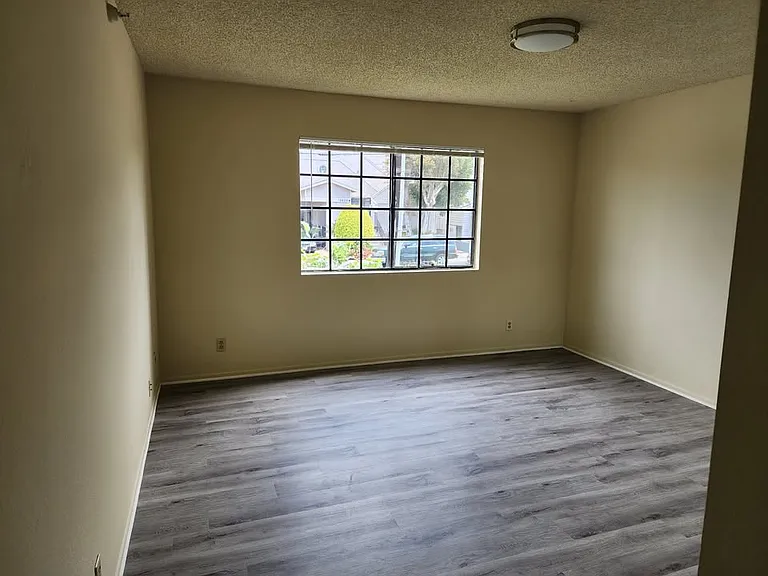 Villa Pacifica Apartments — Photo 16