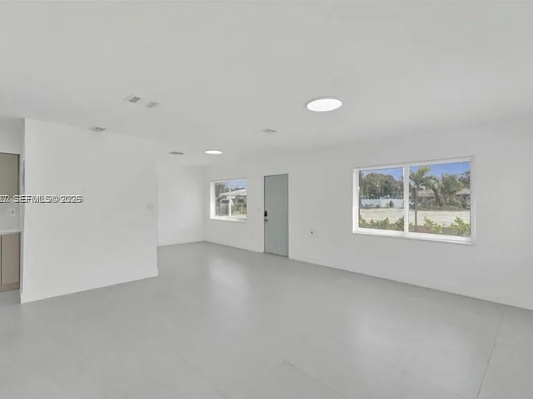 4701 N Andrews Ave — Photo 2