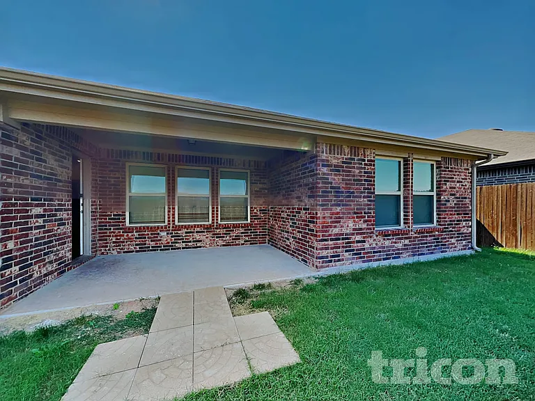 3323 Hawkins Dr — Photo 15