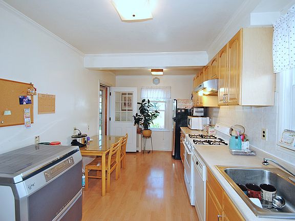 5th image of 47 Pilgrim St