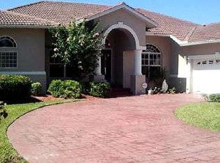 8658 S Lake Cir, Fort Myers, FL 33908