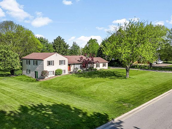 5th image of 794 Fairway Dr