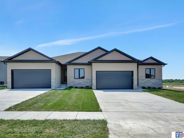 10625 Majestic Ln, Lincoln, NE 68527