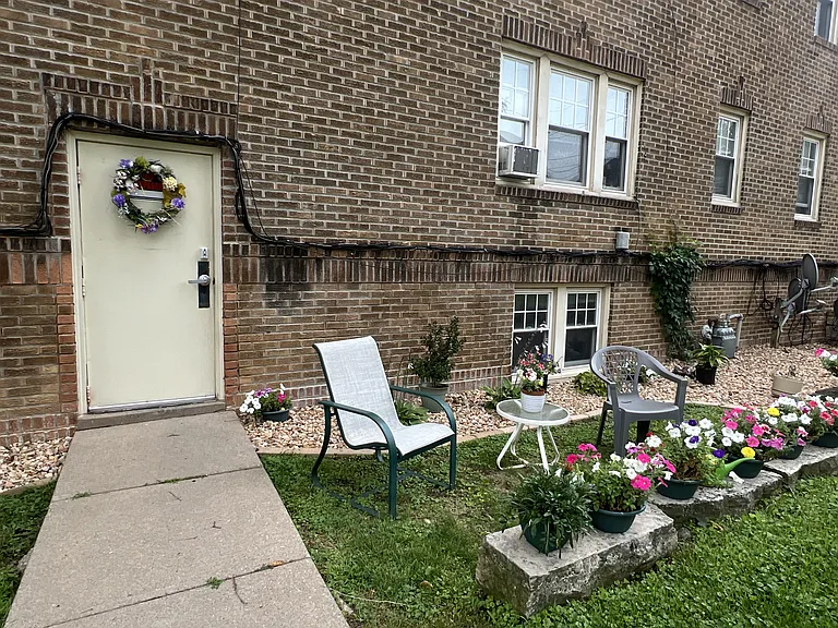 610 Cooper Pl #205 — Photo 4