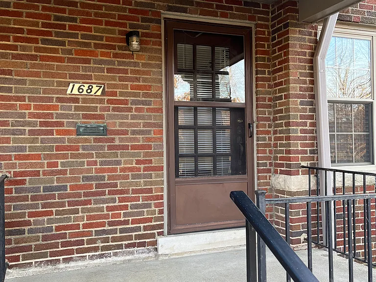 1687 King Ave — Photo 12