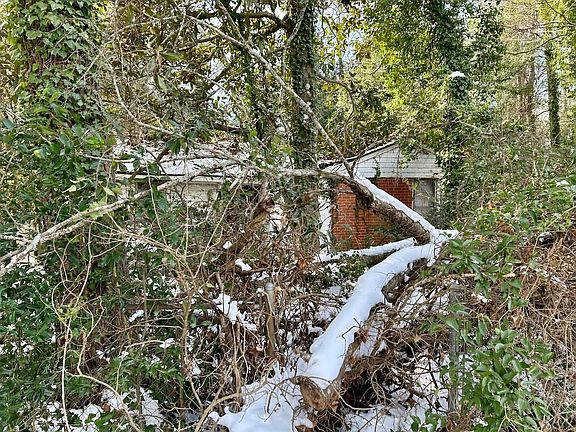 2nd image of 914 Walnut St