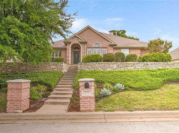 3rd image of 2018 Country Brook Dr