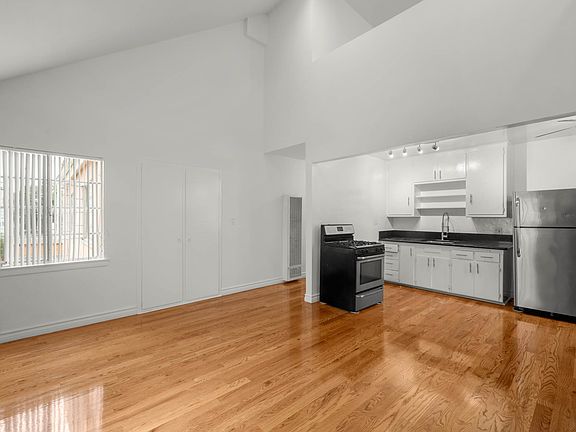 5th image of 6200 Fountain Ave #203
