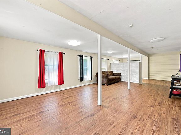 5th image of 2745 Edgehill Rd