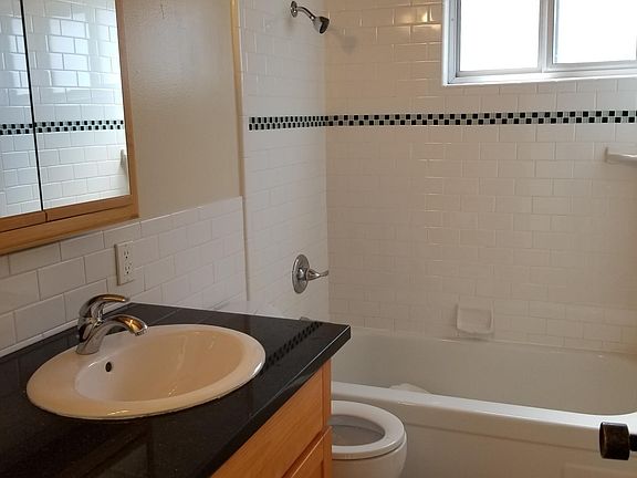 4th image of 528 27th St APT 5