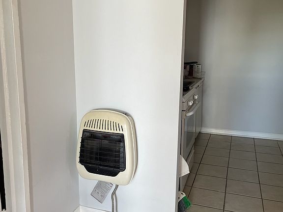 4th image of 407 Fern St APT A